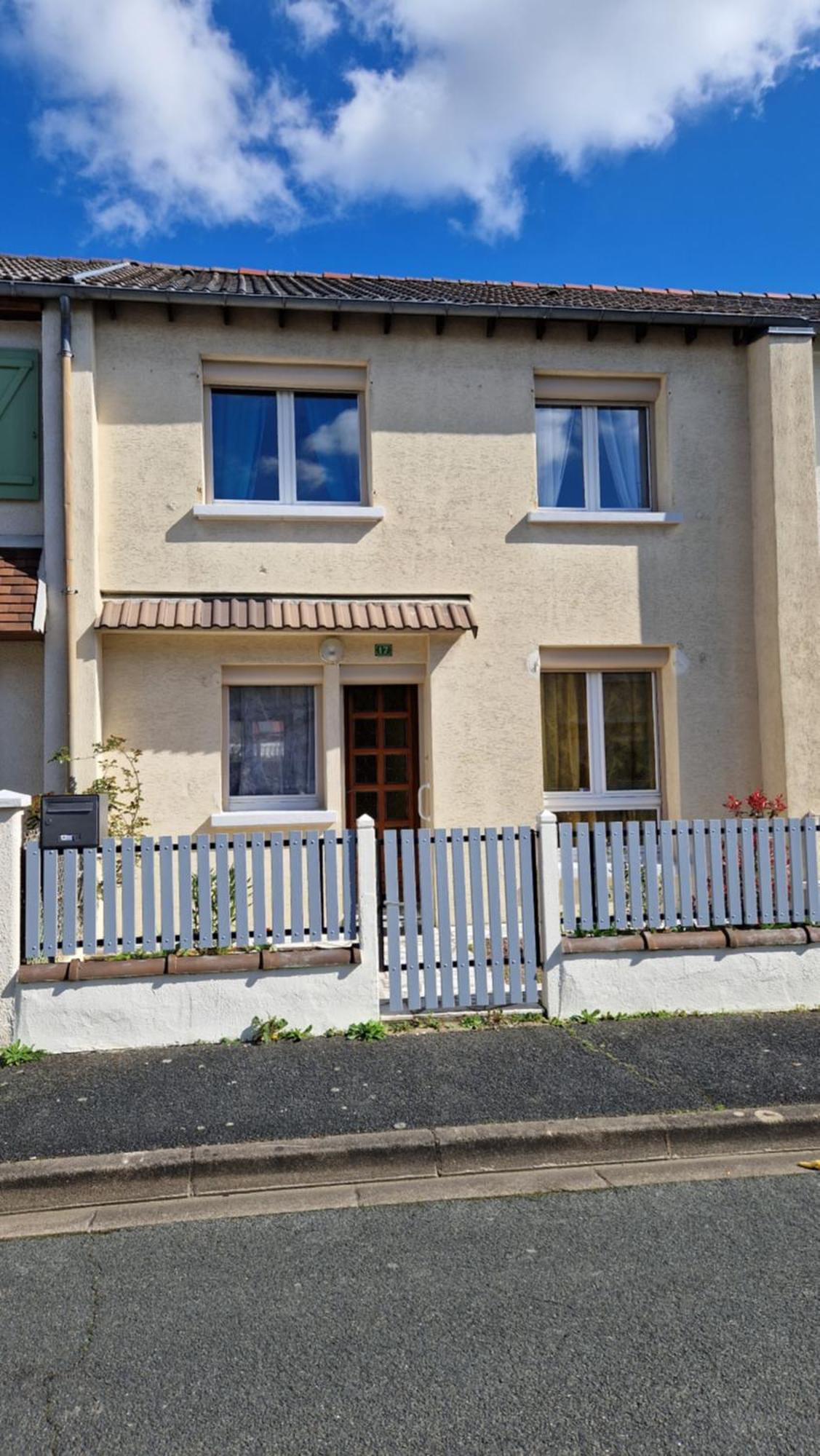 Maison 3 Chambres 6 Personnes Et Garage Chateauroux Exterior photo